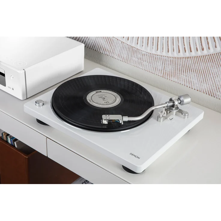 Denon DP400BKEM Plattenspieler (Riemenantrieb, Tonarmlift, eingebauter Vorverstärker, S-Tonarm) Weiß – Bild 2