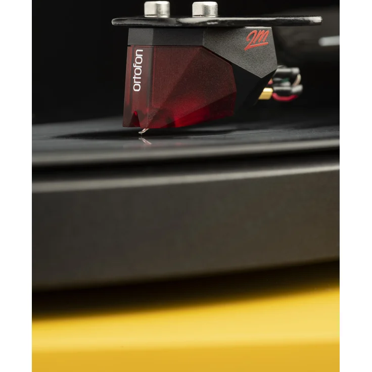 Pro-Ject Debut Carbon EVO Manueller Plattenspieler mit Riemenantrieb inkl. Schutzhaube satin gelb – Bild 6