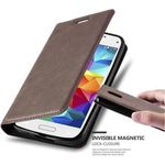 cadorabo Hülle für Samsung Galaxy S5 MINI / S5 MINI DUOS in KAFFEE BRAUN Handyhülle mit Magnetverschluss, Standfunktion und Kartenfach Case Cover Schutzhülle Etui Tasche Book Klapp Style