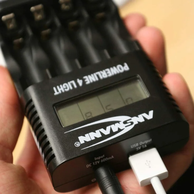 ANSMANN Akku-Ladegerät für 4x AA & AAA NiMH Akkus - Batterieladegerät mit Einzelschachtüberwachung, automatische Abschaltung, Erhaltungsladung, LCD-Display & USB Lader - Powerline 4 Light – Bild 6