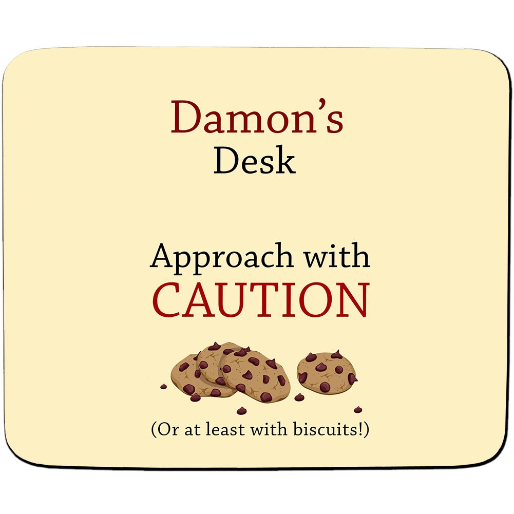 Damon'Schreibtisch-Ansatz (mit Vorsicht oder zumindest Kekse, Plätzchen-Name-Motiv, personalisierbar Premium-Mousepad (5 mm Dicke)
