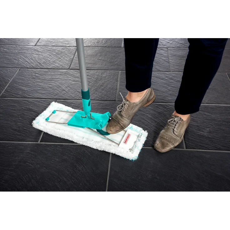 Leifheit Bodenwischer Profi XL micro duo Aluminiumstiel, 55045, für Fliesen und Steinböden, 2-Faser-Wischbzug  – Bild 14