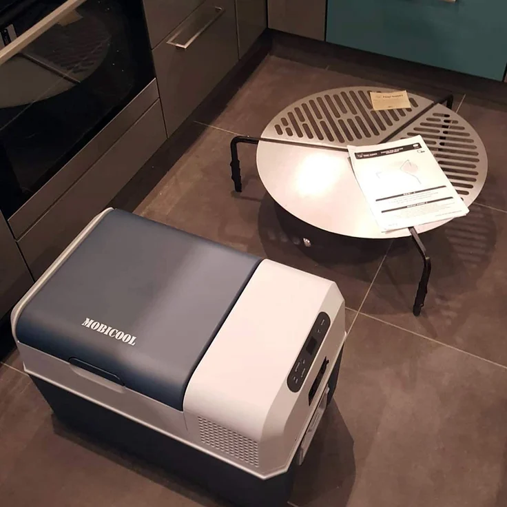 Mobicool MCF60, elektrische Kompressorkühlbox, Energieeffizienzklasse B, 58 l, 12-24-230 V, Mini-Kühlschrank für Auto, Lkw, Boot + Steckdose – Bild 4