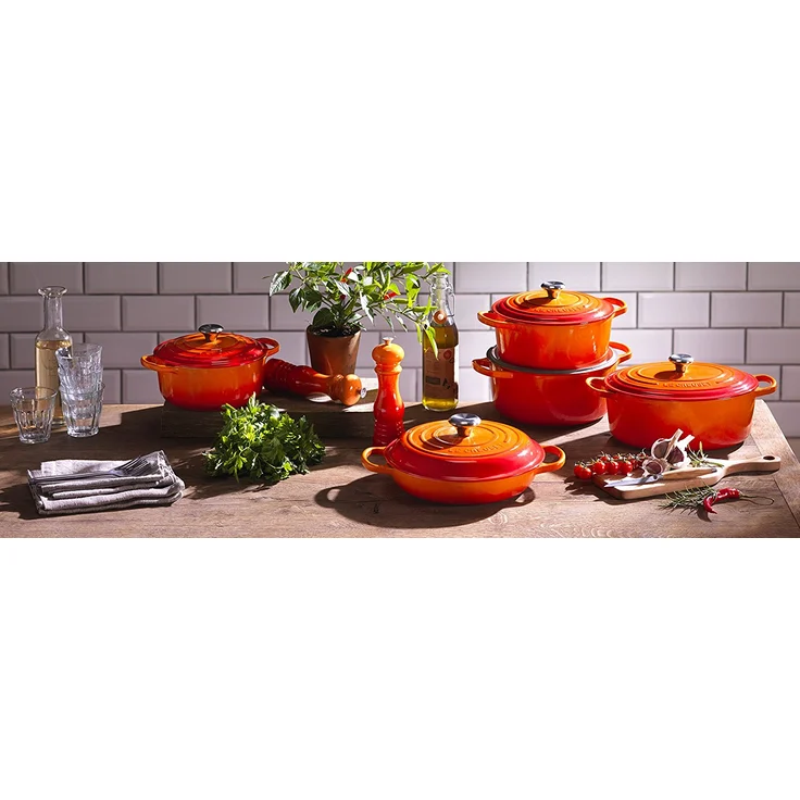 Le Creuset Signature Gusseisen-Bräter mit Deckel, Durchmesser 26 cm, Rund, Für alle Herdarten und Induktion geeignet, Volumen: 5,3 l, Ofenrot – Bild 6
