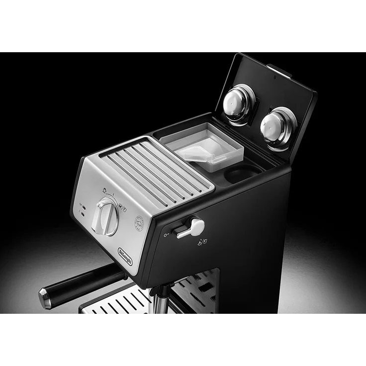 De'Longhi ECP 33.21 Espresso Siebträgermaschine , Siebträgerhalter mit Aluminium Finish , Milchschaum Düse , Filtereinsatz für 1 oder 2 Tassen Espresso , Auch für Pads Geeignet , Schwarz-Silber – Bild 3