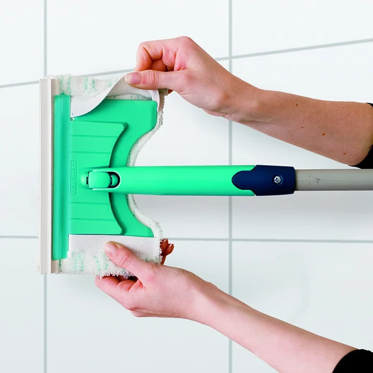Leifheit Ersatzbezug Bath Cleaner für den Fliesen- und Wannenwischer Bath Cleaner, Wischbezug aus Mikrofaser mit Spezialborsten, extrem saugfähiger Wischer – Bild 2