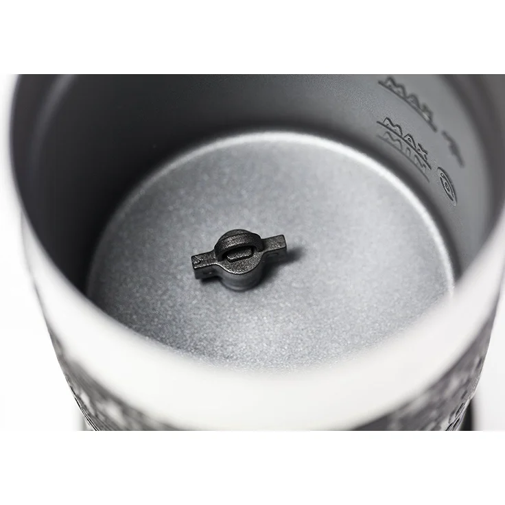 CASO Fomini Crema 1662 Design Milchaufschäumer, für cremigen Milchschaum kalt und heiß, ideal für Latte Macchiato, Kakao, inox, Cappuccino oder Frappé, hochwertiges Edelstahlgehäuse, leichte Reinigung – Bild 3