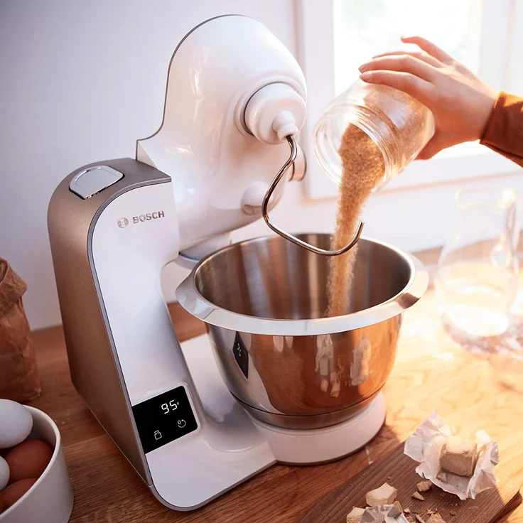 Bosch MUM5XW20 Küchenmaschine, 1000W, 3,9 L Edelstahlschüssel, inkl. Patisserie-Set, Durchlaufschnitzler, integrierte Waage, Standmixeraufsatz, weiß-champagner, Serie: MUM5 – Bild 3
