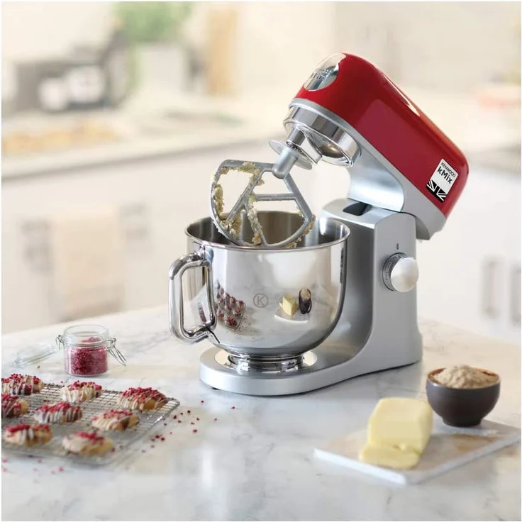 Kenwood kMix KMX750RD Küchenmaschine, 5 Liter Edelstahl-Schüssel, Safe-Use-Sicherheitssystem, Metallgehäuse, 1000 Watt, inkl. Patisserie-Set und Spritzschutz, rot, Serie: kMix – Bild 4