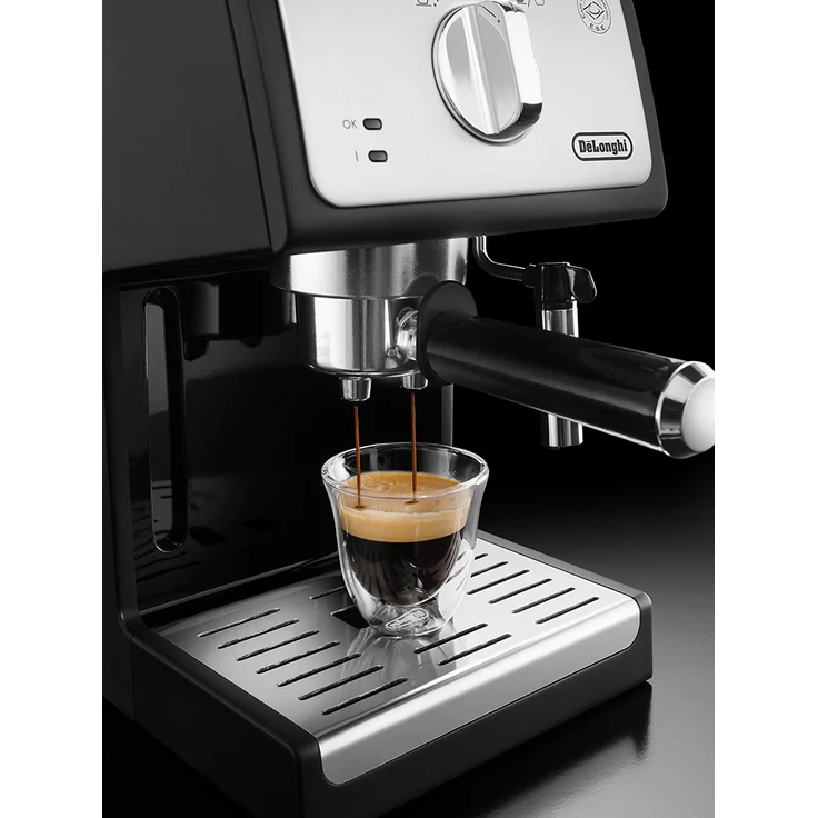 De'Longhi ECP 33.21 Espresso Siebträgermaschine , Siebträgerhalter mit Aluminium Finish , Milchschaum Düse , Filtereinsatz für 1 oder 2 Tassen Espresso , Auch für Pads Geeignet , Schwarz-Silber – Bild 6
