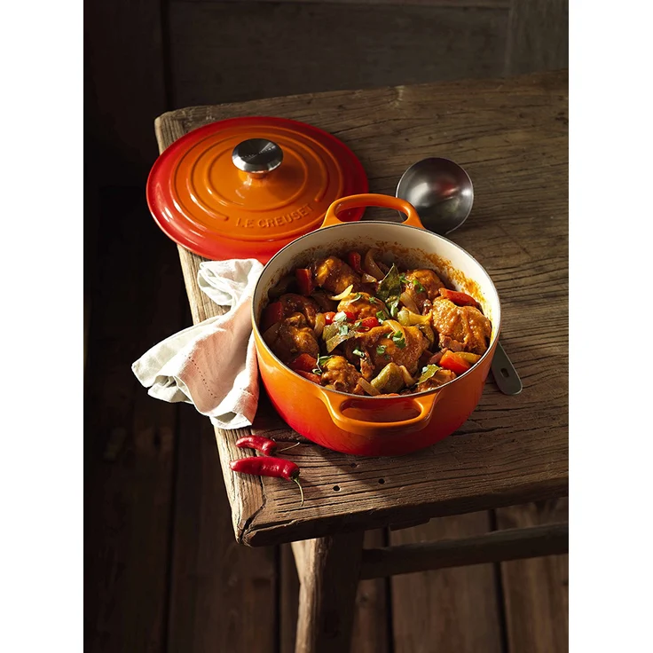 Le Creuset Signature Gusseisen-Bräter mit Deckel, Durchmesser 26 cm, Rund, Für alle Herdarten und Induktion geeignet, Volumen: 5,3 l, Ofenrot – Bild 5