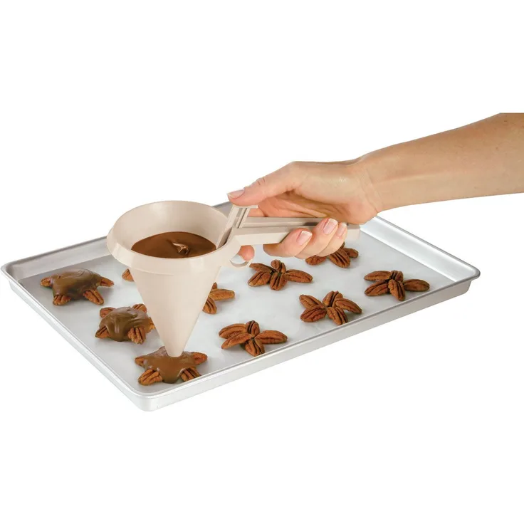 Wilton Trichter zur Tortendekoration, Kunststoff, Braun, 13 x 11.17 x 21.08 cm