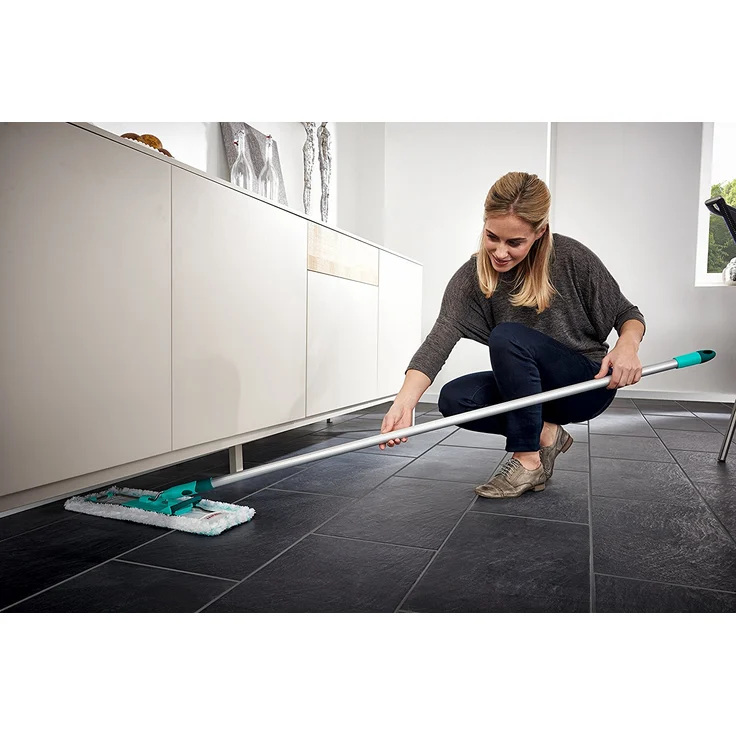 Leifheit Bodenwischer Profi XL micro duo Aluminiumstiel, 55045, für Fliesen und Steinböden, 2-Faser-Wischbzug  – Bild 4