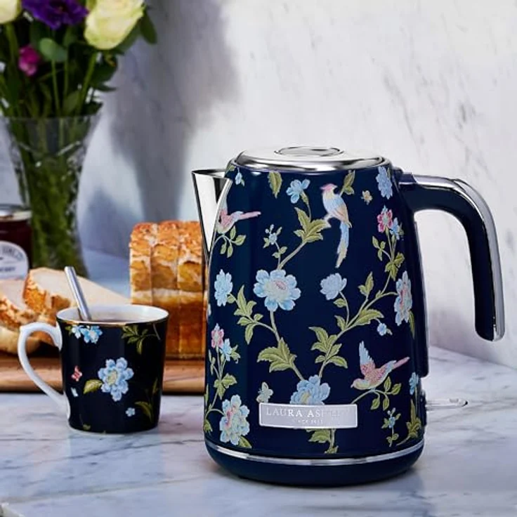 VQ Laura Ashley Elveden Navy, Kabelloser Edelstahl-Wasserkocher 1,7 Liter mit 2,2 kW Schnellkochtechnologie und Überhitzungsschutz – Bild 2
