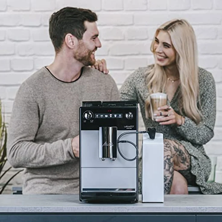Melitta Latticia OT F300-101 Kaffeevollautomat mit LATTEperfection Milchsystem, flüsterleisem Mahlwerk, One Touch Funktion und XL Wassertank und – Bohnenbehälter,1,5l, silber, Silber/Schwarz – Bild 4