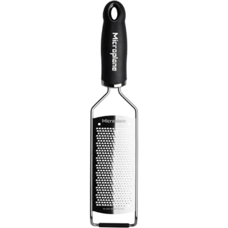 Microplane Reibe Fein Edelstahl Schwarz aus der Gourmet Serie für Hartkäse, Zitrusfrüchte, Knoblauch, Chili, Zimt und Muskatnuss – Bild 2
