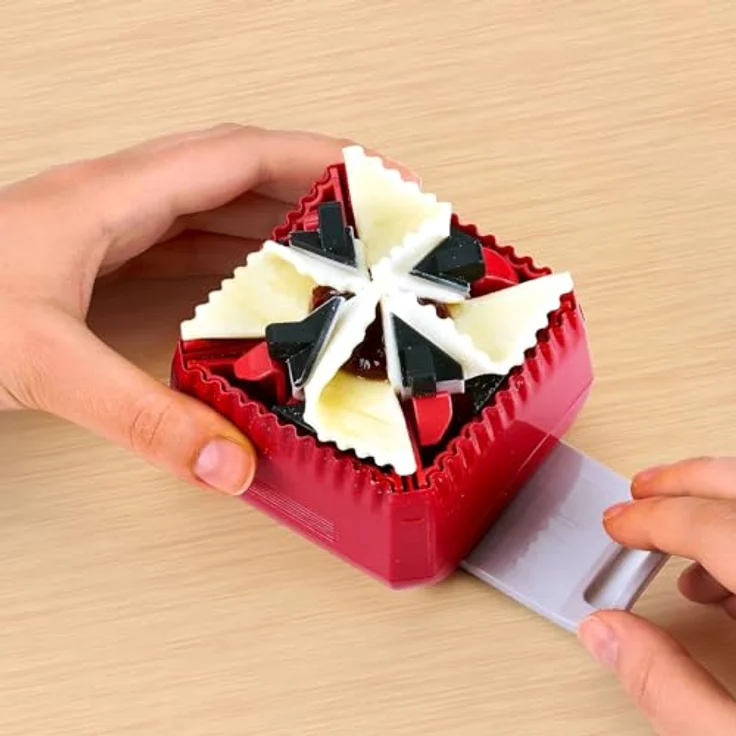Betty Bossi Wonderbox – hält Flexible Ausstechformen zum Backen von leckeren Täschchen, Windrädern, Teigschiffchen bereit – Ihr universeller Küchenhelfer für schmackhaftes Apéro-Gebäck. – Bild 6