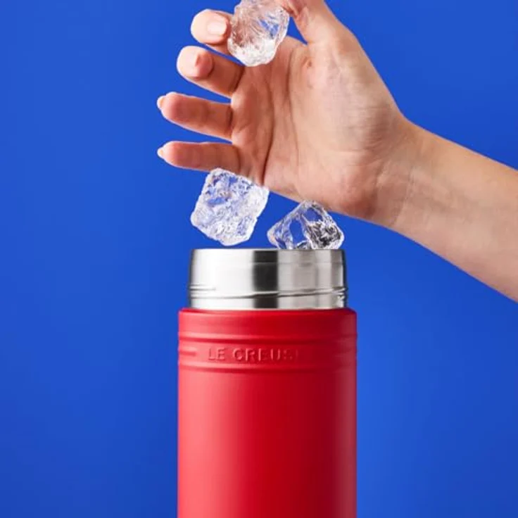 Le Creuset On The Go Thermoskanne, Edelstahl, 500 ml, rot, doppelwandige Vakuumisolierung, hält Getränke bis zu 12 Stunden heiß und 24 Stunden kalt – Bild 4