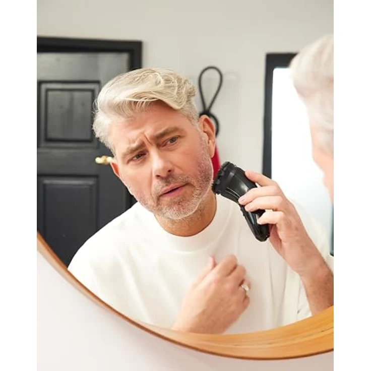 Remington Elektrischer Rasierer Herren R4 (Akkubetrieb, Rotationsrasierer R4002, Comfort Detailtrimmer, Langschaarschneider, 3-TageBart-Aufsatz) - Rot – Bild 3