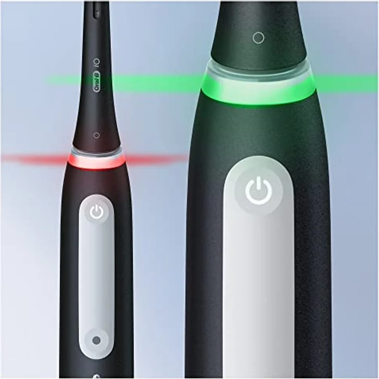 Oral-B iO 4 elektrische Zahnbürsten (2er-Pack) mit wiederaufladbarem Griff, 2 Aufsätzen und Reiseetui, entworfen von Braun - Schwarz und Weiß – Bild 5