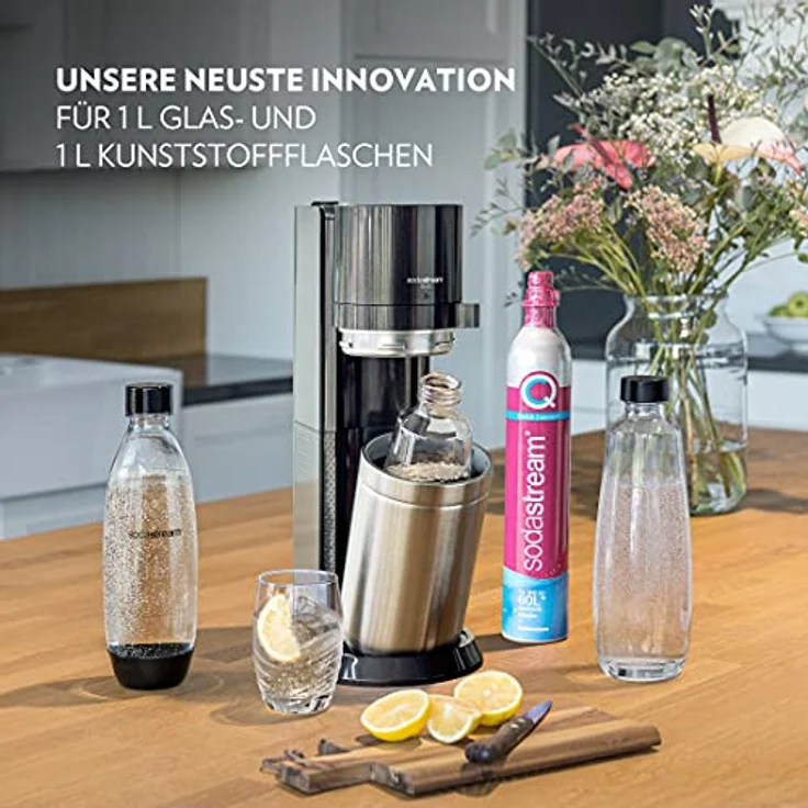 SodaStream Wassersprudler DUO Comfort-Set mit CO2-Zylinder, 2X 1L Glasflasche, 2X 1L spülmaschinenfeste Kunststoff-Flasche und sytlischem Flaschenhalter, Höhe: 44cm, Farbe: Titan – Bild 4