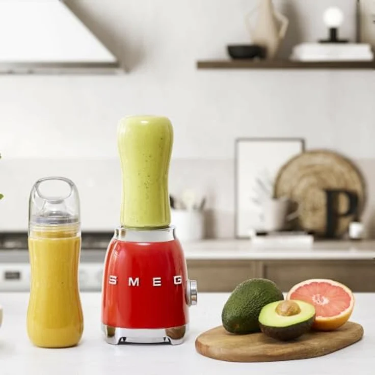 Smeg PBF01RDEU Smoothiemaker, 300 Watt, inkl. 2 x 600 ml To-Go-Trinkflaschen, 2 Geschwindigkeiten, Edelstahl, rot, Serie: PBF01 – Bild 3