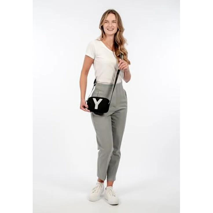 SURI FREY Evy Umhängetasche, vegane Feinsynthetik, schwarz, mit abnehmbarem Umhängeriemen, 19,5 x 13 x 5,5 cm – Bild 2