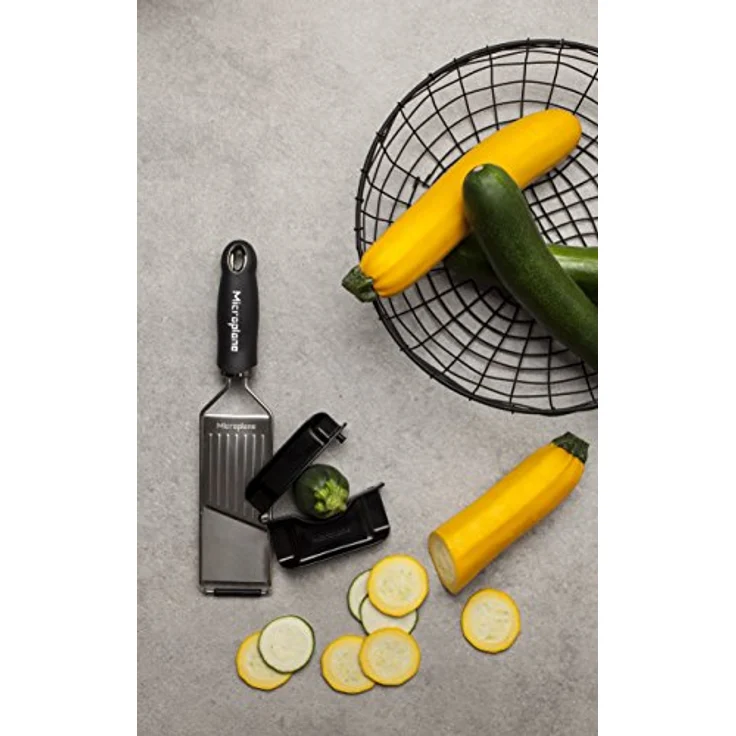 Microplane Profi Gemüsehobel Edelstahl Schwarz aus der Gourmet Serie für Kartoffel, Karotte, Gurke, Zucchini und Rote Beete – Bild 5