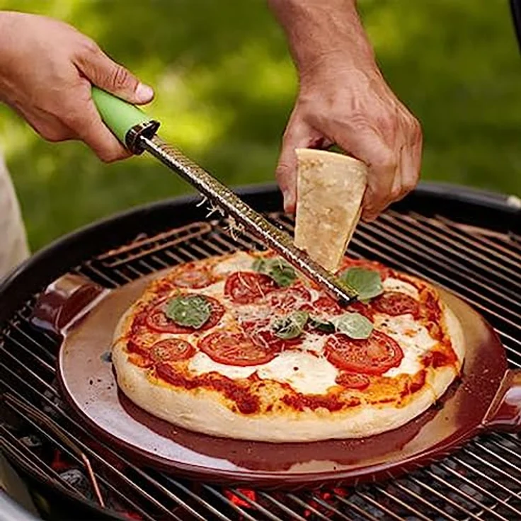 Microplane Zester Reibe Fein Retro-Grün Edelstahl aus der Premium Classic Serie für Zitrusfrüchte, Hartkäse, Ingwer, Schokolade, Muskatnuss und Trüffel – Bild 4
