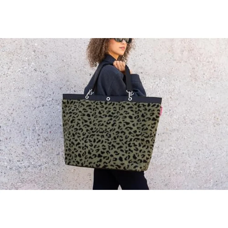 reisenthel shopper XL teddy leo olive, Geräumige Shopping Bag mit wasserabweisendem Material, 35l Volumen, inkl. Innentaschen – Bild 2