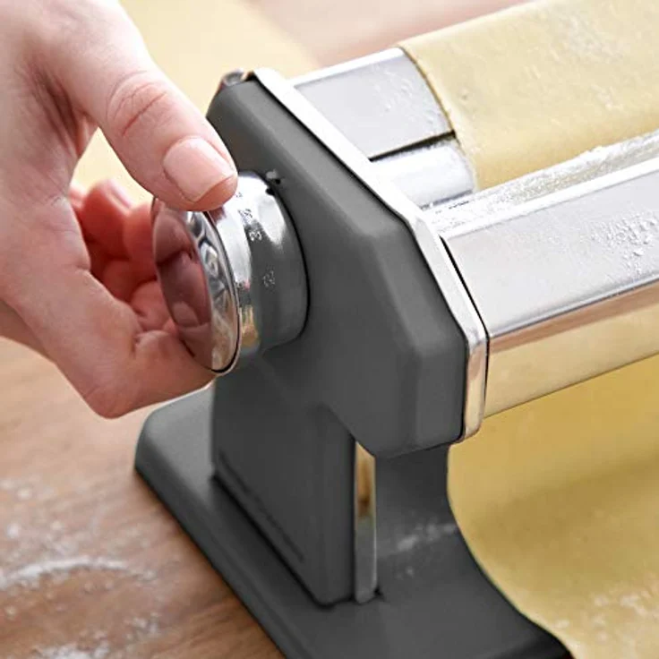 Springlane Nudelmaschine Nonna inkl. Rezeptheft & Nudeltrockner Grau – Bild 6
