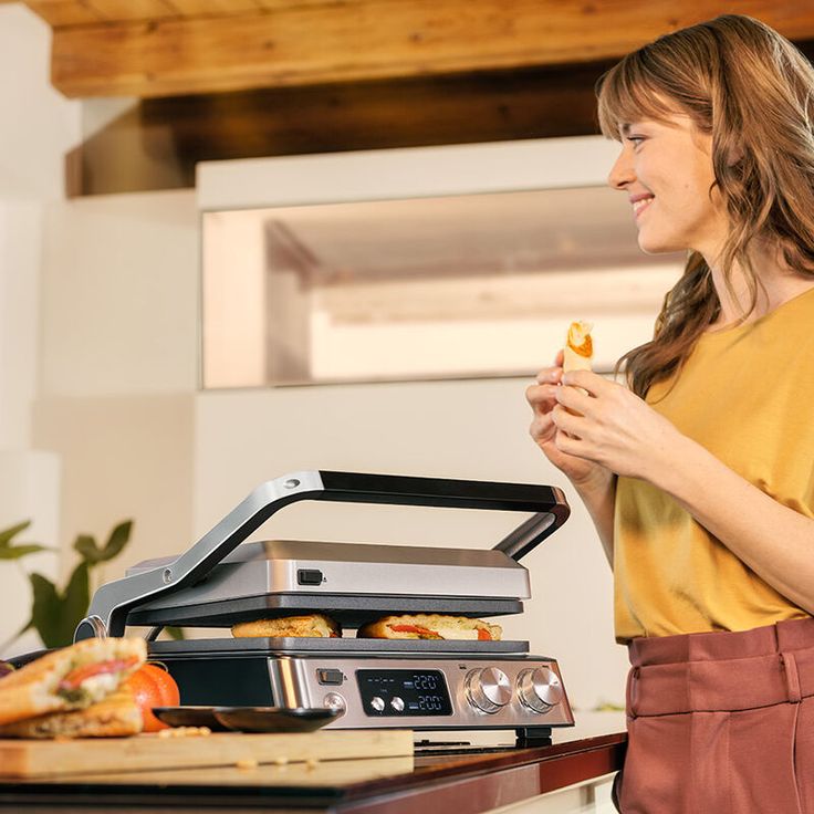 Braun Multigrill 7 CG7040, Kontaktgrill inkl. Grill- und Flachplatte, Grillpositionen: Kontakt, BBQ, Ofen, Spülmaschinenfeste Platten, Fettauffangschale, 250° Höchsttemperatur, 2000 W, Schwarz/Edelstahl – Bild 5