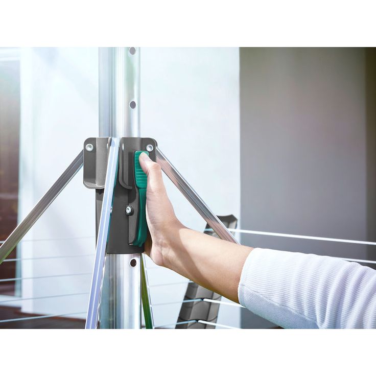 Leifheit Wäscheschirm Linomatic 600 Plus mit Leineneinzug, höhenverstellbare Wäschespinne mit 60 m Leinenlänge, Wäscheständer inkl. Bodenhülse zum Einbetonieren – Bild 9