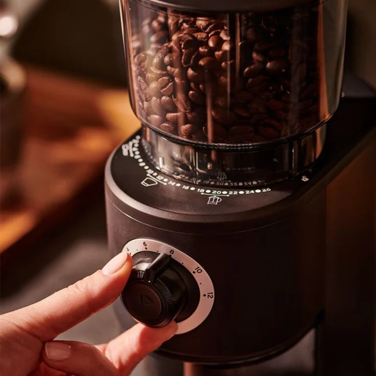 Tchibo elektrische Kaffeemühle, Edelstahlgehäuse, Edelstahlmahlwerk, 26 Mahlgradeinstellungen, Schwarz/Silber – Bild 5