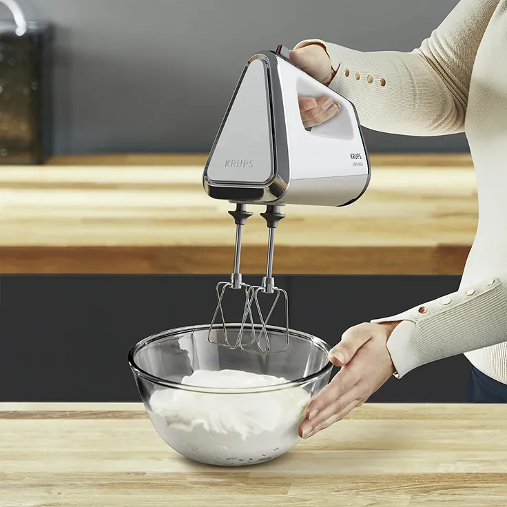 Krups GN912111 3 Mix 9000 Handmixer, 750 Watt, stufenlos regelbar, Turbotaste, Auswurffunktion, inkl. Schneebesen, Knethaken, Pürierstab-Aufsatz, Messbecher, weiß, silber – Bild 11