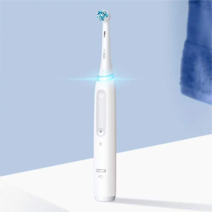 Oral-B iO Series 4 elektrische Zahnbürste mit Reiseetui Quite White – Bild 4