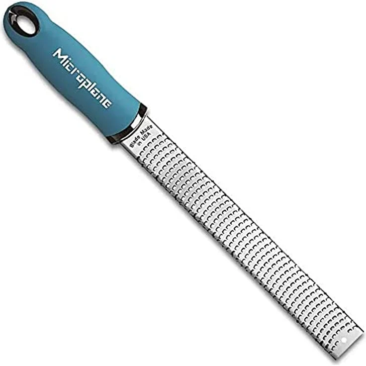 Microplane Zester Reibe Fein Türkis Edelstahl aus der Premium Classic Serie für Zitrusfrüchte, Hartkäse, Ingwer, Schokolade, Muskatnuss und Trüffel – Bild 5