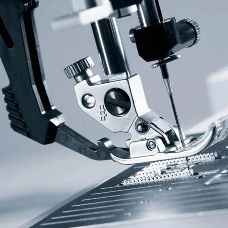 PFAFF select 4.2, Mechanische Nähmaschine mit IDT™-System, 40 Stiche, integrierter Nadeleinfädler und LED-Beleuchtung – Bild 7