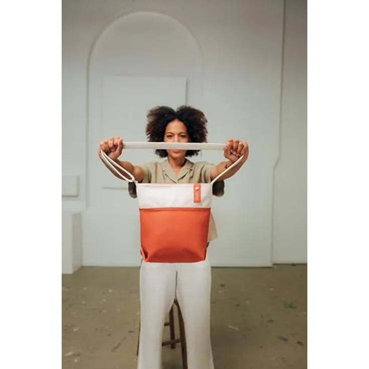 ZWEI Beuteltasche Jana J10, Kunstleder Umhängetasche mit geräumigem Hauptfach, rückseitigem Reißverschlussfach und herausnehmbarem Etui, orange – Bild 6