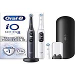 Oral-B iO 8 wiederaufladbare elektrische Zahnbürsten, weiße und schwarze Ärmel, Bluetooth, mit revolutionärer Magnettechnologie, 3 Bürsten, 1 Premium-Reisetasche