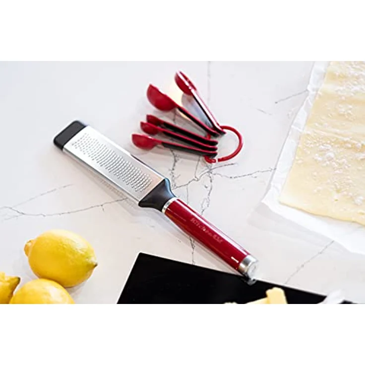 KitchenAid Käsereibe, 2-seitige Reibe aus geätztem Edelstahl mit feinen Reibelöchern – Empire Rot – Bild 5