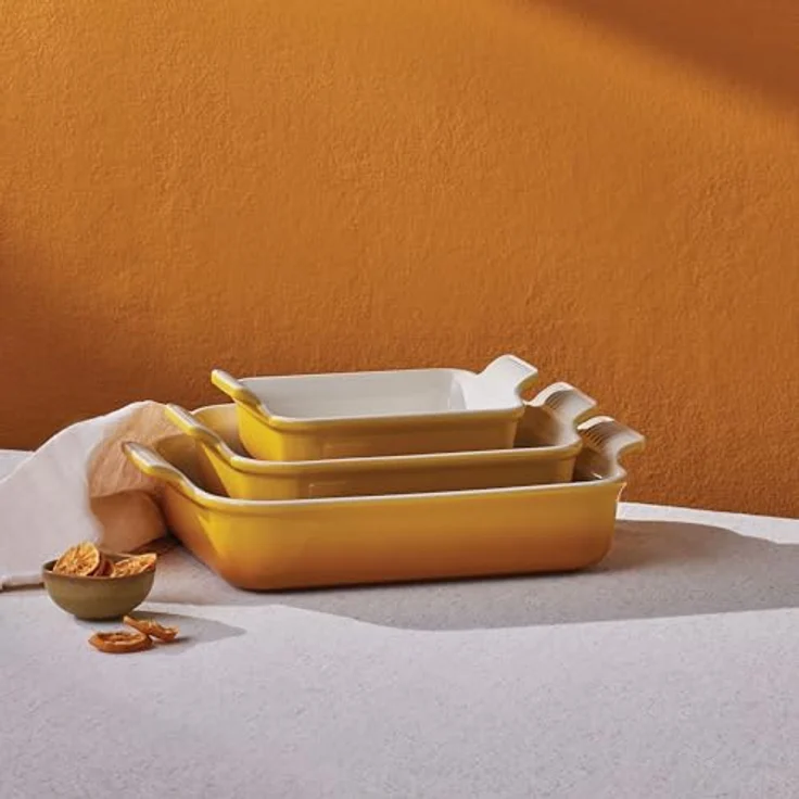 Le Creuset Rechteckige Auflaufform Tradition, 32 cm aus Steinzeug, 2.31 kg, robust und langlebig, Farbe Nectar – Bild 5