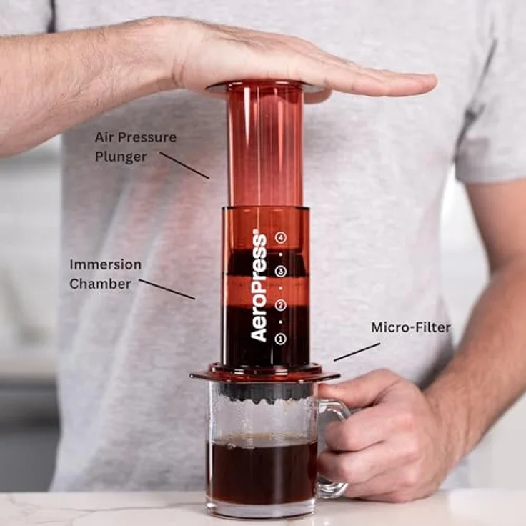 AeroPress Clear Rote Kaffeepresse – Vollmundiger Kaffee ohne Bitterkeit, 3-in-1 Kaffeemaschine für Camping & Reisen – Bild 2