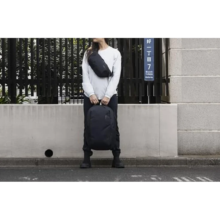 Thule Subterra 2 Sling Bag, funktionale Umhängetasche aus robustem Nylon/Polyester mit verstellbarem Schultergurt, Schwarz – Bild 4