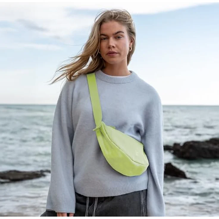 GOT BAG Moon Bag Small, Wasserabweisende Umhängetasche mit verstellbarem Gurt, 3,5L Volumen, recycelte Materialien, vegan – Bild 2