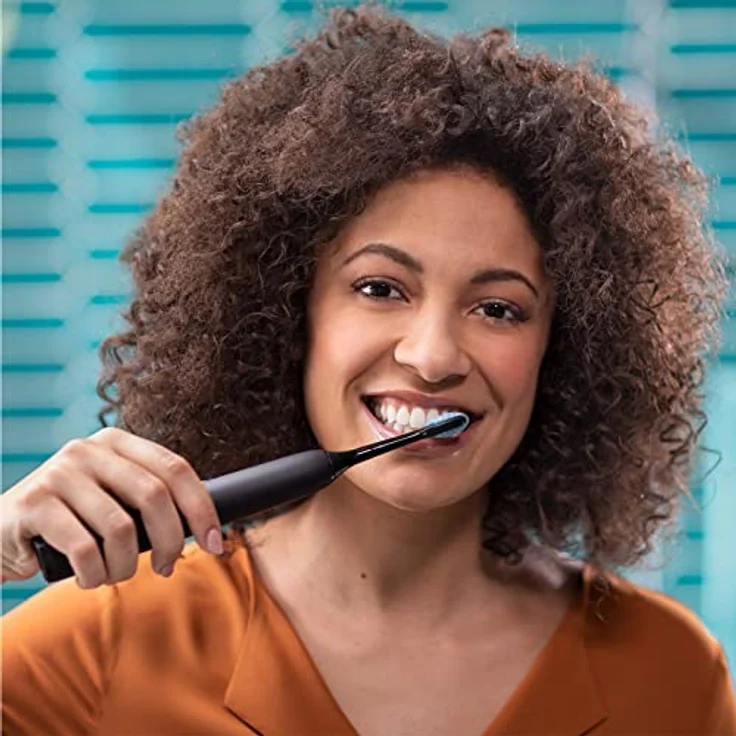 Philips Sonicare DiamondClean 9000 Elektrische Zahnbürste Doppelpack - 2 Schallzahnbürsten, 1 Ladeglas, 4 Premium Bürstenköpfe, neue Generation, schwarz, 2 Handstücke (Modell HX9914/63) – Bild 3