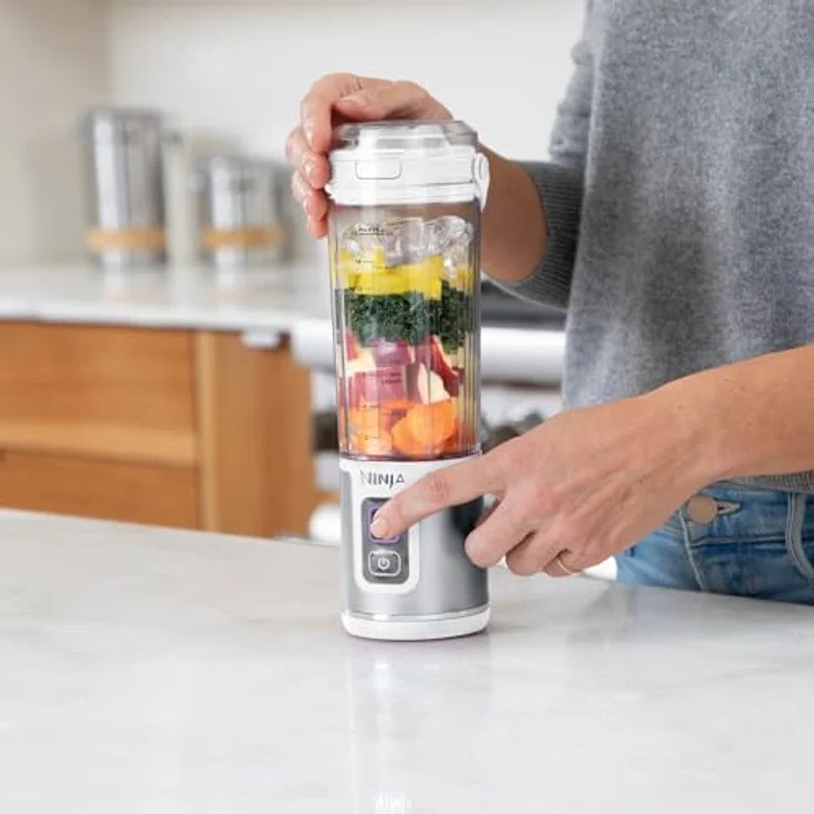 Ninja Blast Tragbarer Mixer / Blender / Smoothie Maker, 530ml Becher, Auslaufsicherer Deckel, Leistungsstarker Mini Standmixer, Kabellos & Wiederaufladbar, Zerkleinert Eis & Obst, Weiß, BC151EUWH – Bild 5