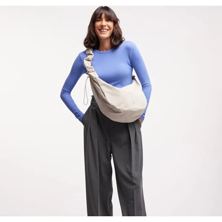 GOT BAG Moon Bag Ruffle, umweltfreundliche Handtasche aus RE:NYNET®, beige, wasserabweisend, verstellbarer Schultergurt – Bild 6