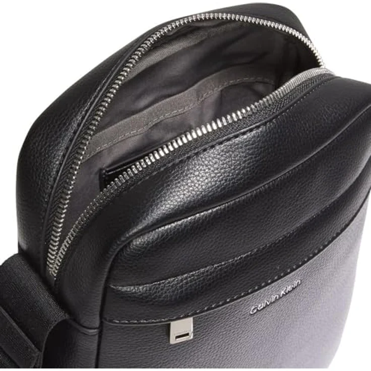Calvin Klein Raised Umhängetasche, 19 cm x 8 cm x 22 cm, schwarz, 100% Polyurethan – Bild 2