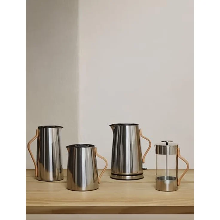 Stelton Wasserkocher Emma, Elektrischer Kocher mit Buchenholzgriff, 1,2 Liter, Trockenkoch-sicher, skandinavisches Design, EU-Stecker – Bild 3